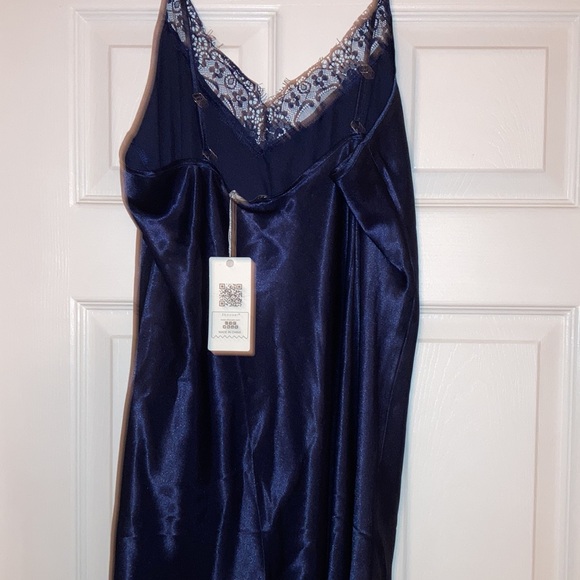 Ladies Nightgown - Picture 7 of 12